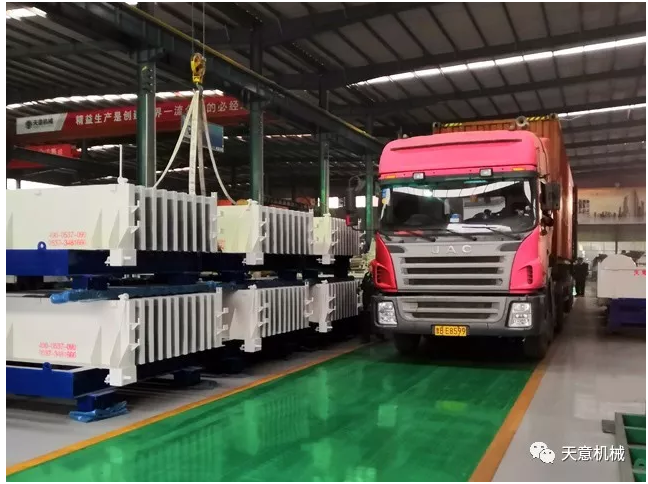 天意機(jī)械為柬埔寨客戶加工生產(chǎn)年產(chǎn)80萬平方輕質(zhì)墻板生產(chǎn)線成功裝車啟運(yùn)！