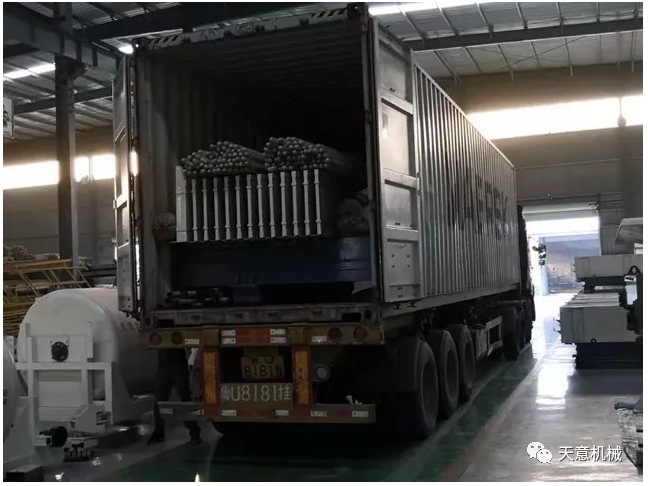 天意機(jī)械為柬埔寨客戶加工生產(chǎn)年產(chǎn)80萬平方輕質(zhì)墻板生產(chǎn)線成功裝車啟運(yùn)！