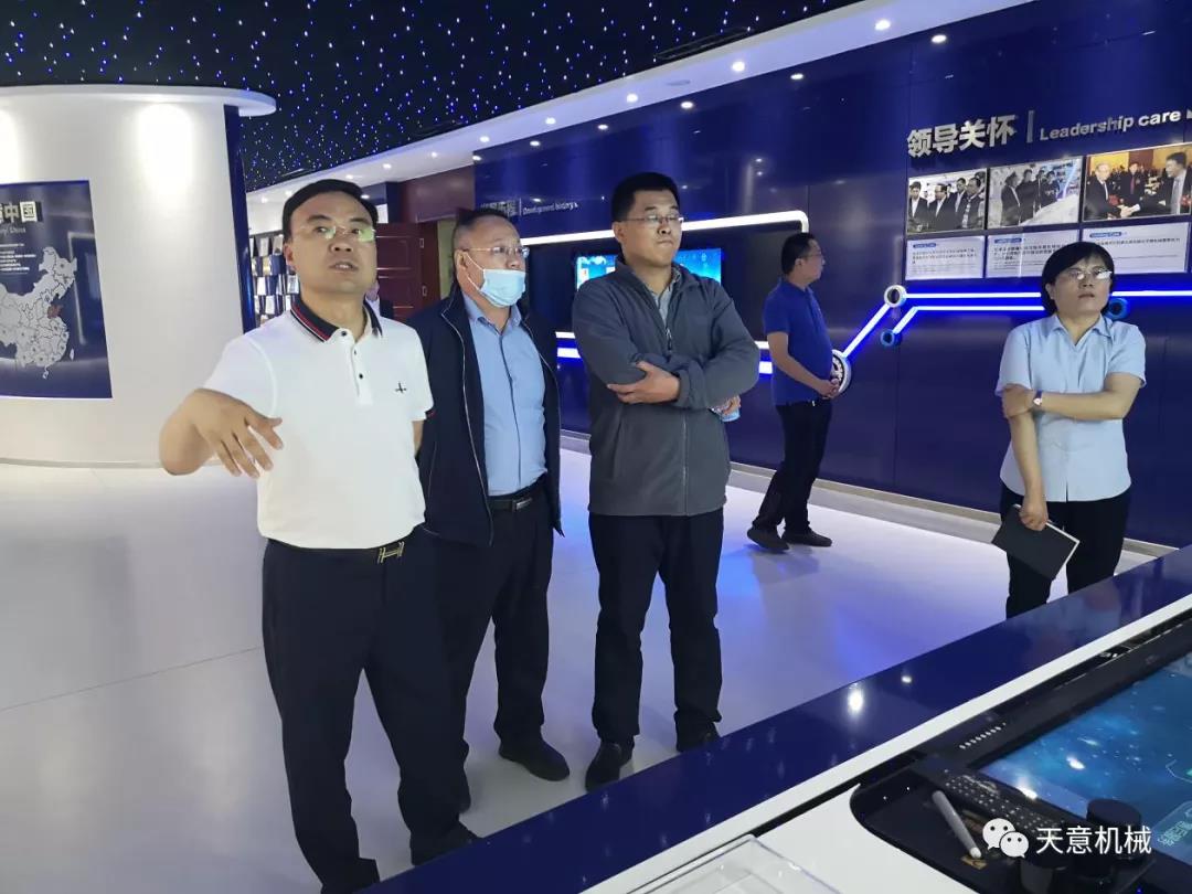 哈爾濱工業(yè)大學(xué)張教授、于教授蒞臨天意機(jī)械就智能焊接技術(shù)進(jìn)行交流指導(dǎo)
